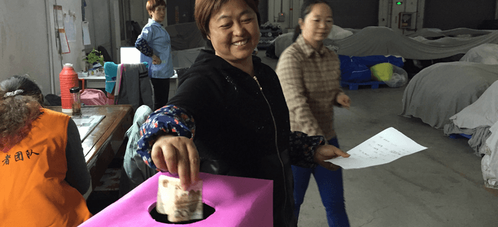 劉潭服裝募捐微行大愛(ài) 為罹患疾病的員工送去溫暖