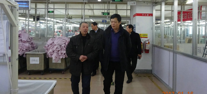 劉潭服裝：梁溪區(qū)人大主任一行來(lái)我司檢查節(jié)前安全工作