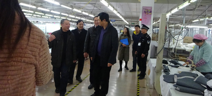 劉潭服裝：梁溪區(qū)人大主任一行來(lái)我司檢查節(jié)前安全工作