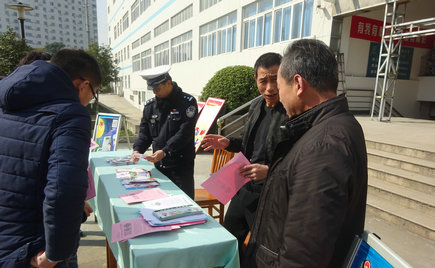 劉潭服裝安全和健康教育，解決因地鐵施工帶來的出行不便問題