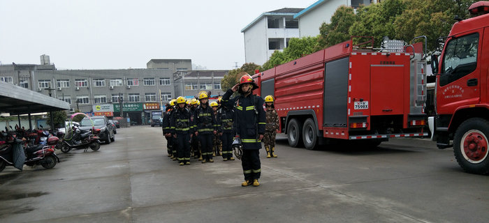 劉潭服裝：無錫北塘劉潭中隊和興源路中隊來我司消防演練