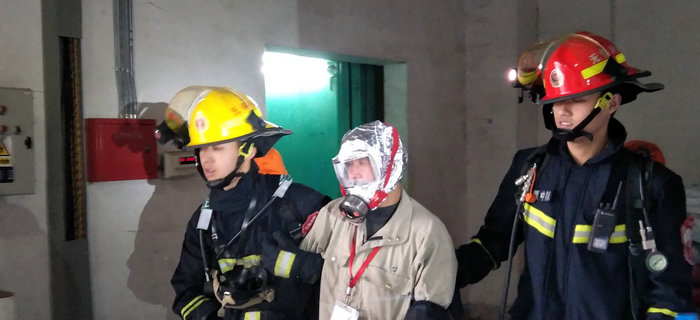 劉潭服裝：無錫北塘劉潭中隊和興源路中隊來我司消防演練