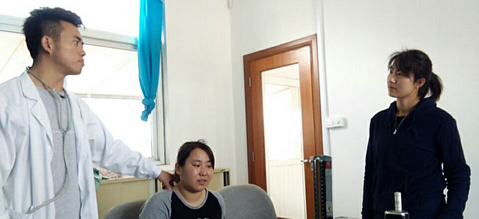 劉潭服裝團總支部特邀中醫(yī)為全體員工進行”治未病“義診