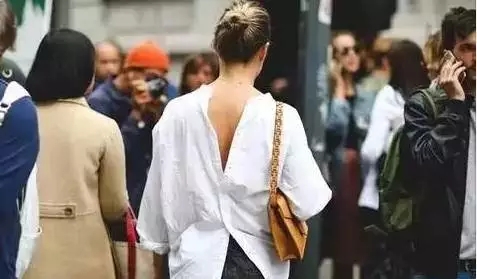 劉潭服裝：一本正經(jīng)地“襯衫反著穿”，不走尋常的性感美