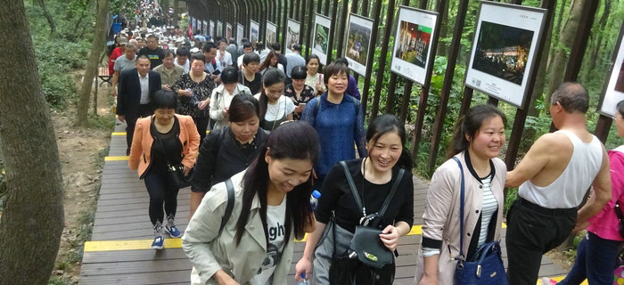 在五一來臨之際，劉潭服裝組織企業(yè)先進標兵赴南京游玩