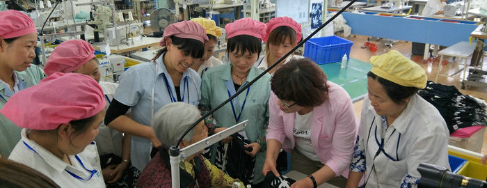 百歲勞模走進劉潭服裝道德大講堂，為我們詮釋工匠精神