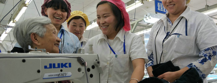 百歲勞模走進劉潭服裝道德大講堂，為我們詮釋工匠精神