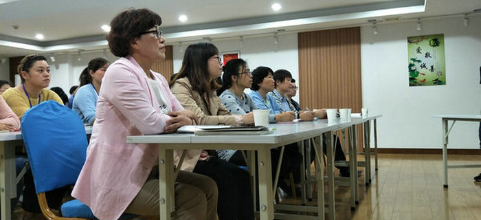 百歲勞模走進劉潭服裝道德大講堂，為我們詮釋工匠精神