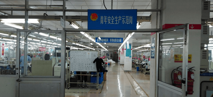 “青年安全生產(chǎn)示范崗”，劉潭服裝青年就“四”這么贊