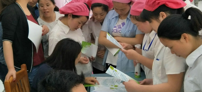 劉潭服裝邀請梁溪區(qū)教育局專家解答外來員工子女入學問題