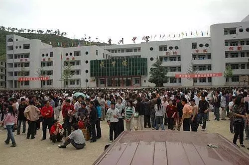 汶川地震九周年，劉潭服裝深情哀悼遇難同胞