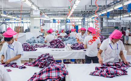劉潭服裝：設(shè)備日常保養(yǎng)，服裝加工毫不費力