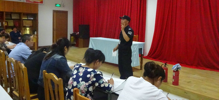 劉潭服裝召開(kāi)第四次新員工入職培訓(xùn)
