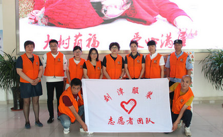 六一前夕，劉潭服裝志愿者走進(jìn)兒童福利院開(kāi)展送愛(ài)心活動(dòng)