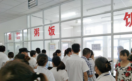 夏至未至，劉潭服裝為全體員工奉上鮮美餛飩