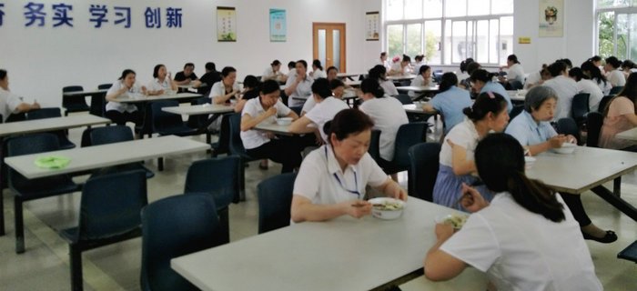 夏至未至，劉潭服裝為全體員工奉上鮮美餛飩