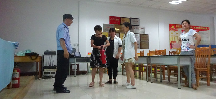 劉潭服裝召開第五次新員工培訓(xùn)會議