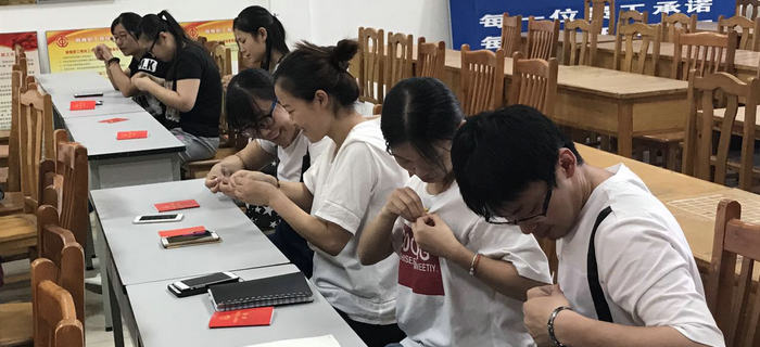 劉潭服裝團(tuán)支部召開第三季度團(tuán)員大會(huì)
