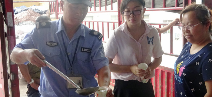 劉潭服裝：火烤的天氣 但員工的心頭很清涼