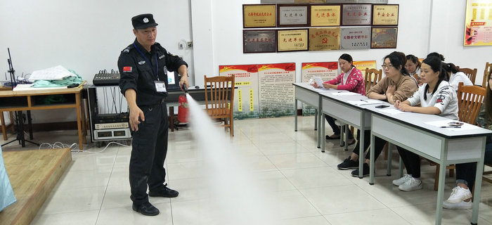 劉潭服裝舉辦第七次新員工入職培訓(xùn)會(huì)議
