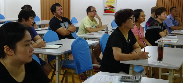 劉潭服裝召開砥礪奮進(jìn)，以優(yōu)異的成績向十九大獻(xiàn)禮黨員大會