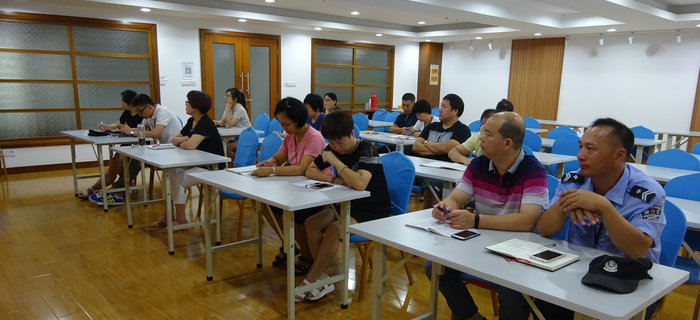 劉潭服裝召開砥礪奮進(jìn)，以優(yōu)異的成績向十九大獻(xiàn)禮黨員大會