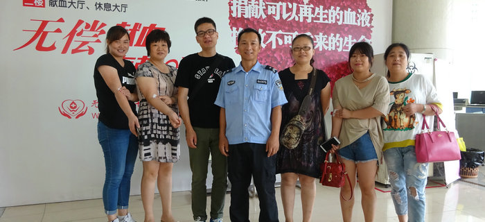 劉潭服裝組織員工義務(wù)獻(xiàn)血愛心公益活動(dòng)