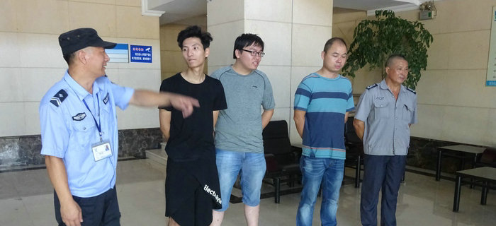 劉潭消防中隊(duì)來(lái)劉潭服裝進(jìn)行消防設(shè)備現(xiàn)場(chǎng)培訓(xùn)