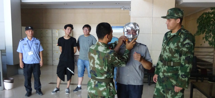 劉潭消防中隊(duì)來(lái)劉潭服裝進(jìn)行消防設(shè)備現(xiàn)場(chǎng)培訓(xùn)