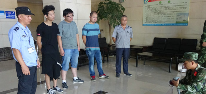 劉潭消防中隊(duì)來(lái)劉潭服裝進(jìn)行消防設(shè)備現(xiàn)場(chǎng)培訓(xùn)