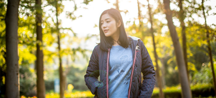 劉潭服裝：秋將盡，露結(jié)為霜；冬欲來，情結(jié)為愛 