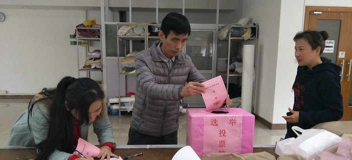 劉潭服裝工會有序組織員工進行梁溪區(qū)人大代表補選活動