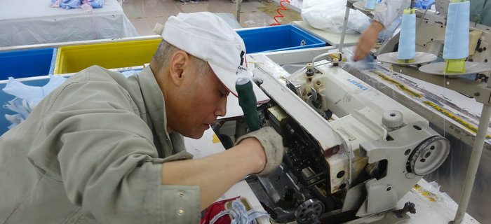 劉潭服裝服裝車間進(jìn)行機(jī)械“大保養(yǎng)”，過(guò)干凈安全的新年
