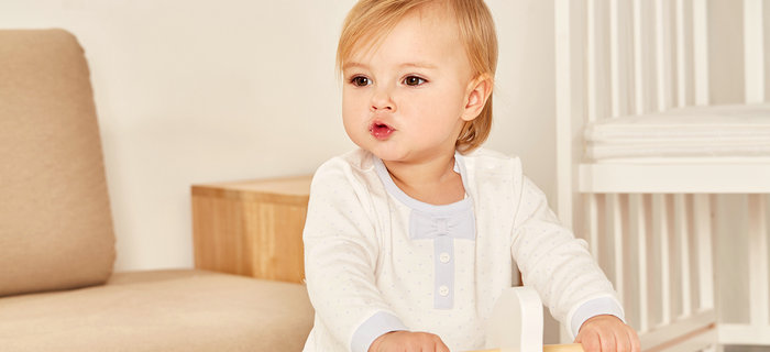 劉潭服裝：如何購(gòu)買優(yōu)質(zhì)的嬰幼兒服裝？