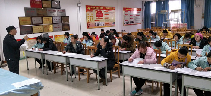 劉潭服裝舉辦歡迎新員工入職培訓(xùn)會(huì)議