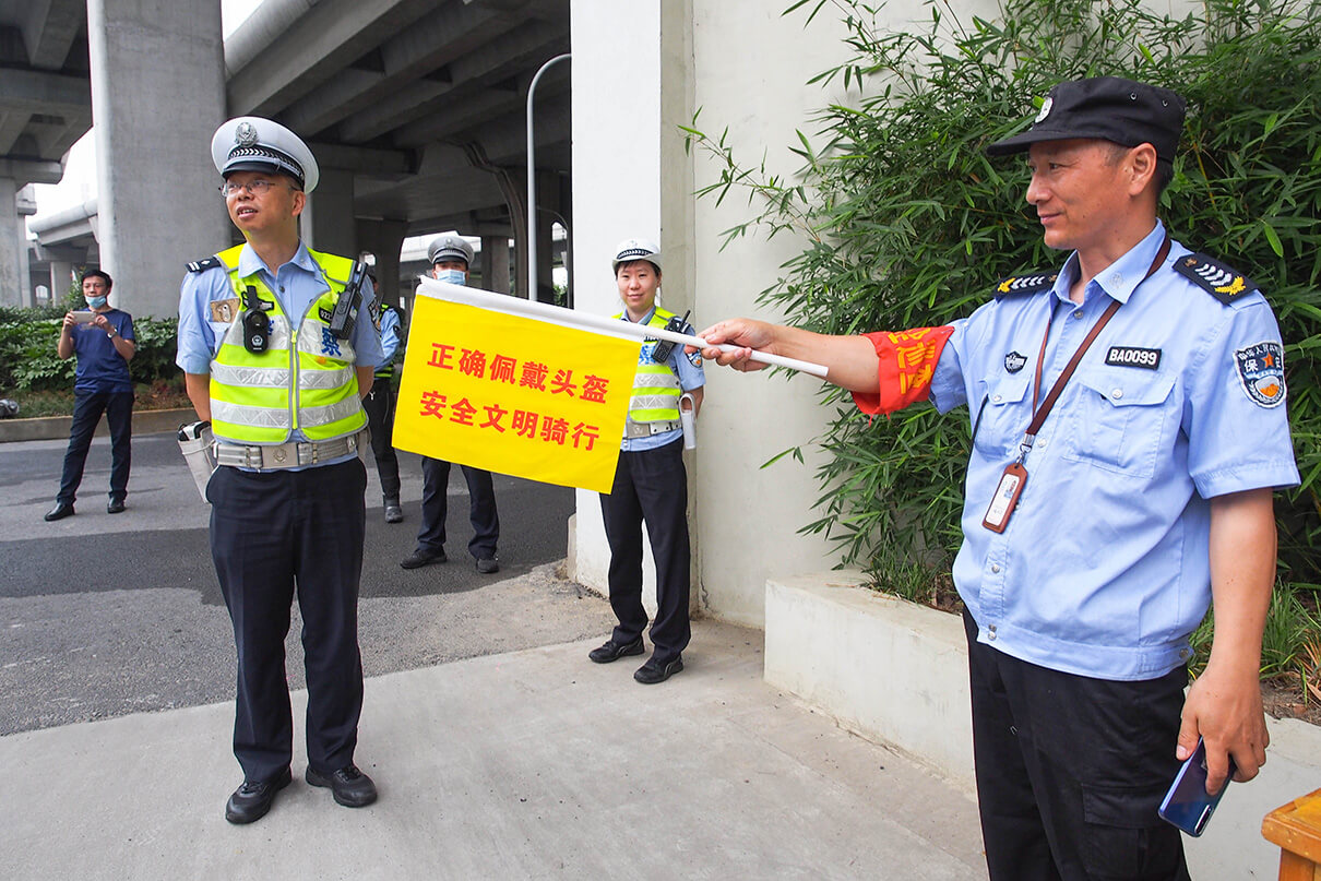 劉潭服裝交通安全