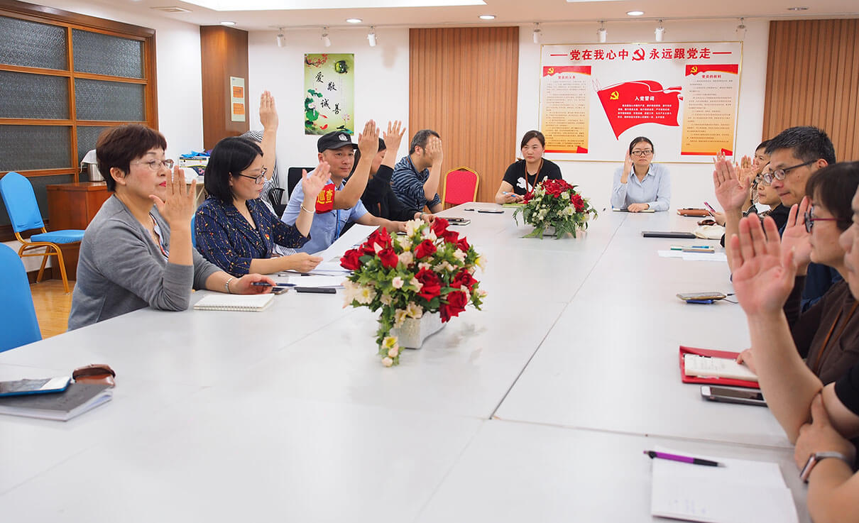 新血液 新力量——?jiǎng)⑻斗b廠召開(kāi)湯亞利同志按期轉(zhuǎn)正黨群座談會(huì)