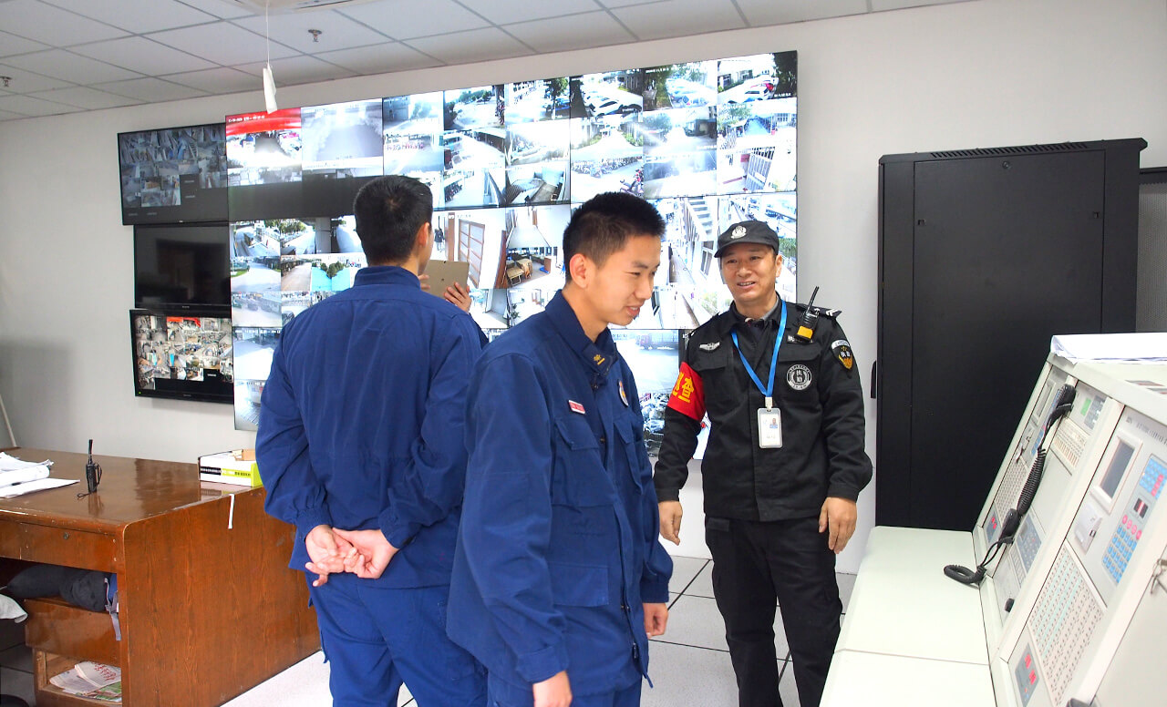 消防大隊(duì)到劉潭服裝廠進(jìn)行消防演練