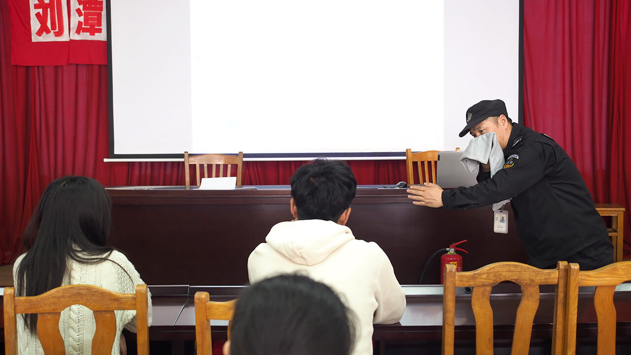 劉潭服裝新職工培訓(xùn)