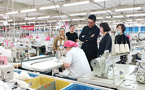 加深了解 合作共贏——?jiǎng)⑻斗b廠核心客戶到廠參觀