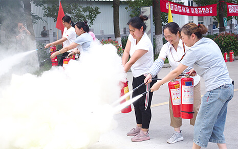 消防演練進(jìn)企業(yè)  安全防線在心中——?jiǎng)⑻斗b廠召開消防運(yùn)動(dòng)會(huì)