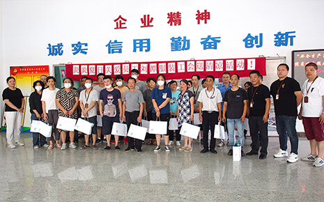 “炎炎夏日關愛員工”劉潭服裝廠工會為員工送清涼