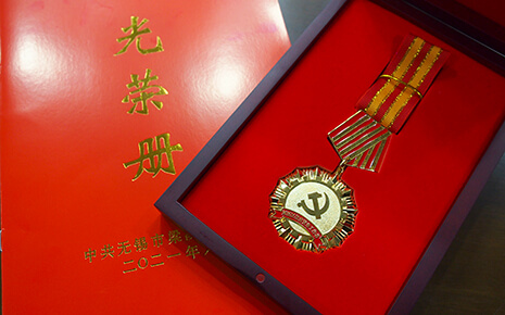劉潭服裝廠總經理錢玉萍參加梁溪區(qū)慶祝建黨百年座談會