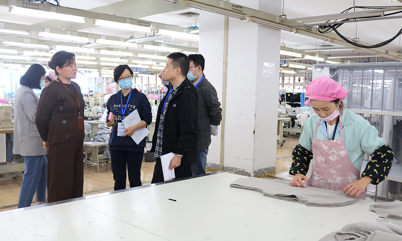 劉潭服裝廠順利通過(guò)市健康單位審查
