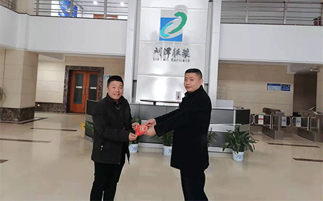 春節(jié)將至，劉潭服裝廠收到了一封“特別”的祝福