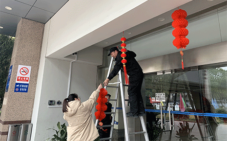 劉潭服裝廠亮化扮靚園區(qū)，營造濃厚節(jié)日氛圍