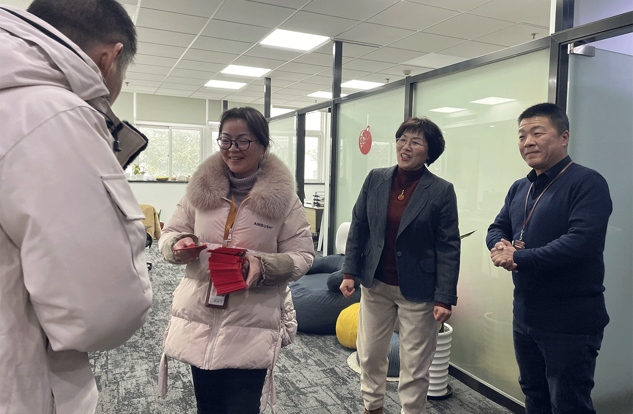 劉潭服裝廠團(tuán)拜送祝福
