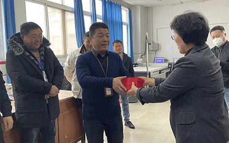 劉潭服裝廠團(tuán)拜送祝福，開門利是贏好運(yùn)