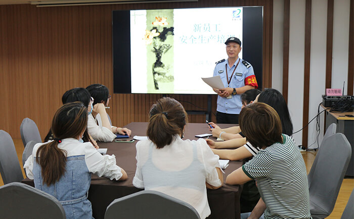 劉潭服裝廠開展新入職員工安全生產(chǎn)培訓