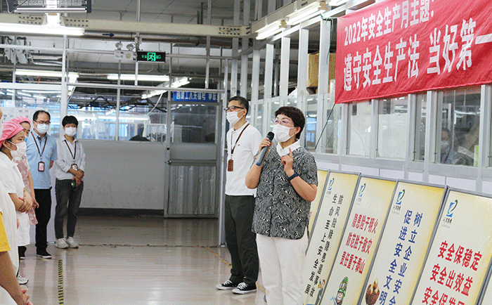 劉潭服裝廠開展“安全生產(chǎn)月”宣傳教育活動
